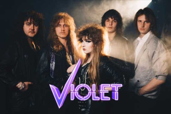 VIOLET führen Euch mit weiterer Single und Video «Arms Around» in die 80er zurück