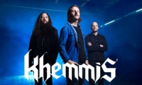 KHEMMIS veröffentlichen «Where The Cold Wind Blows» 7&quot; und teilen den Visualizer für die Single «In The Pines»