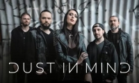 DUST IN MIND liessen Eiffelturm für den Videoclip «Synapses» sperren